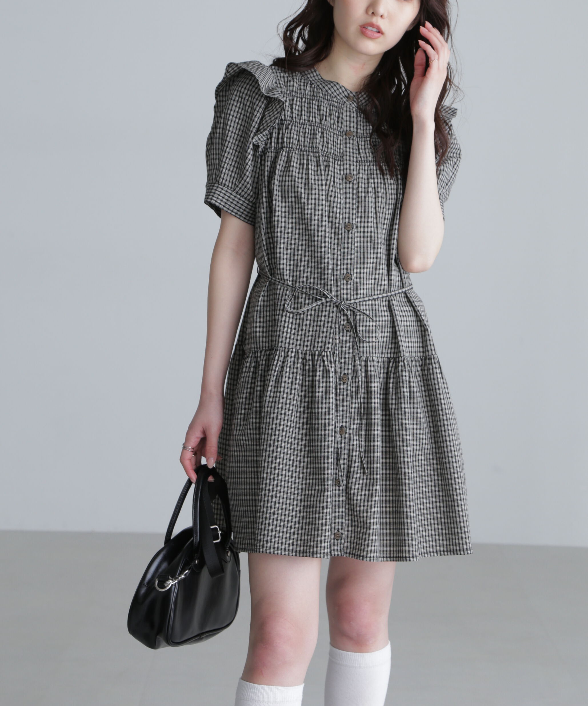  「ミニチェック肩フリルティアードミニワンピース」|ワンピース|ブラックチェ 1