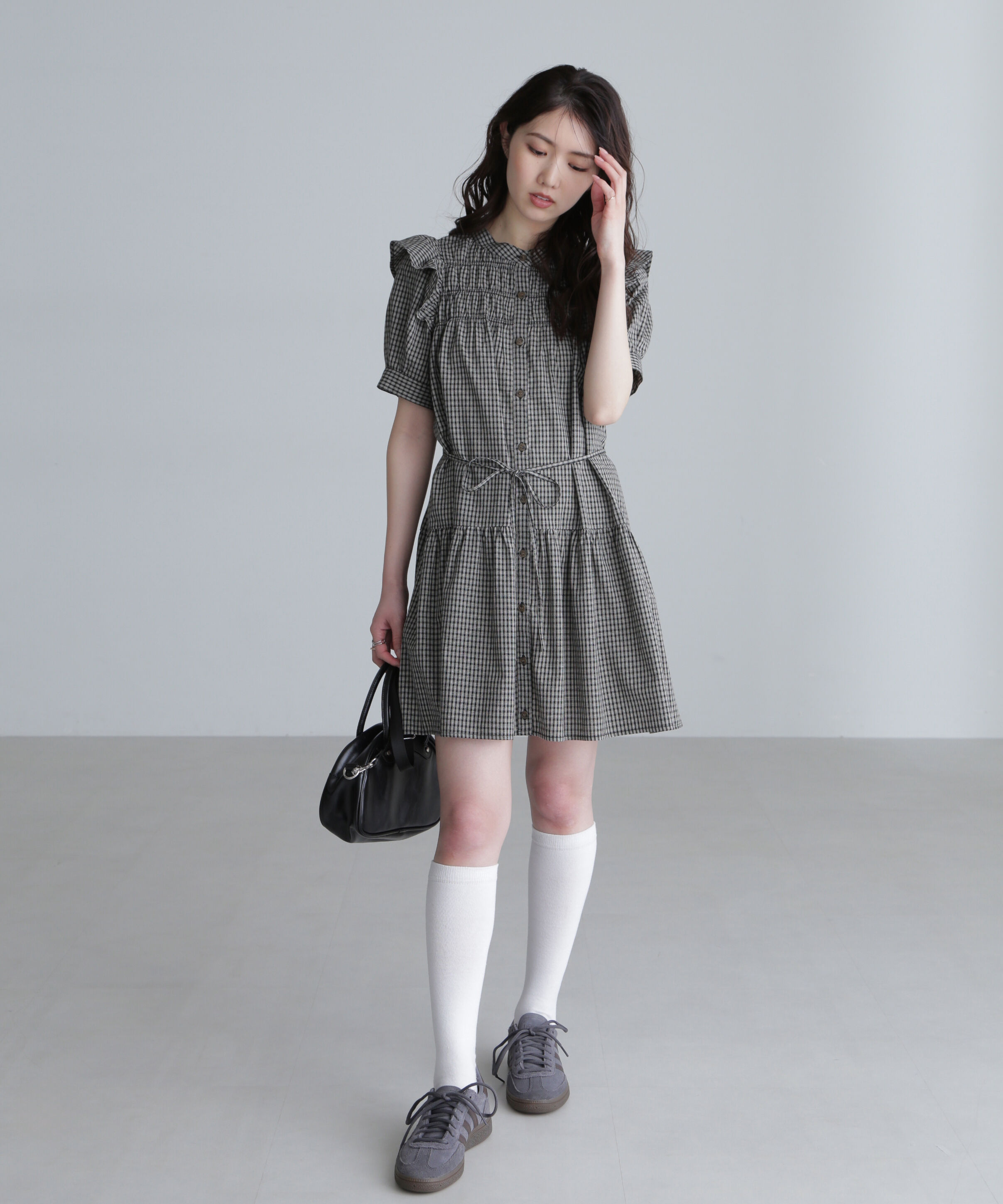  「ミニチェック肩フリルティアードミニワンピース」|ワンピース|