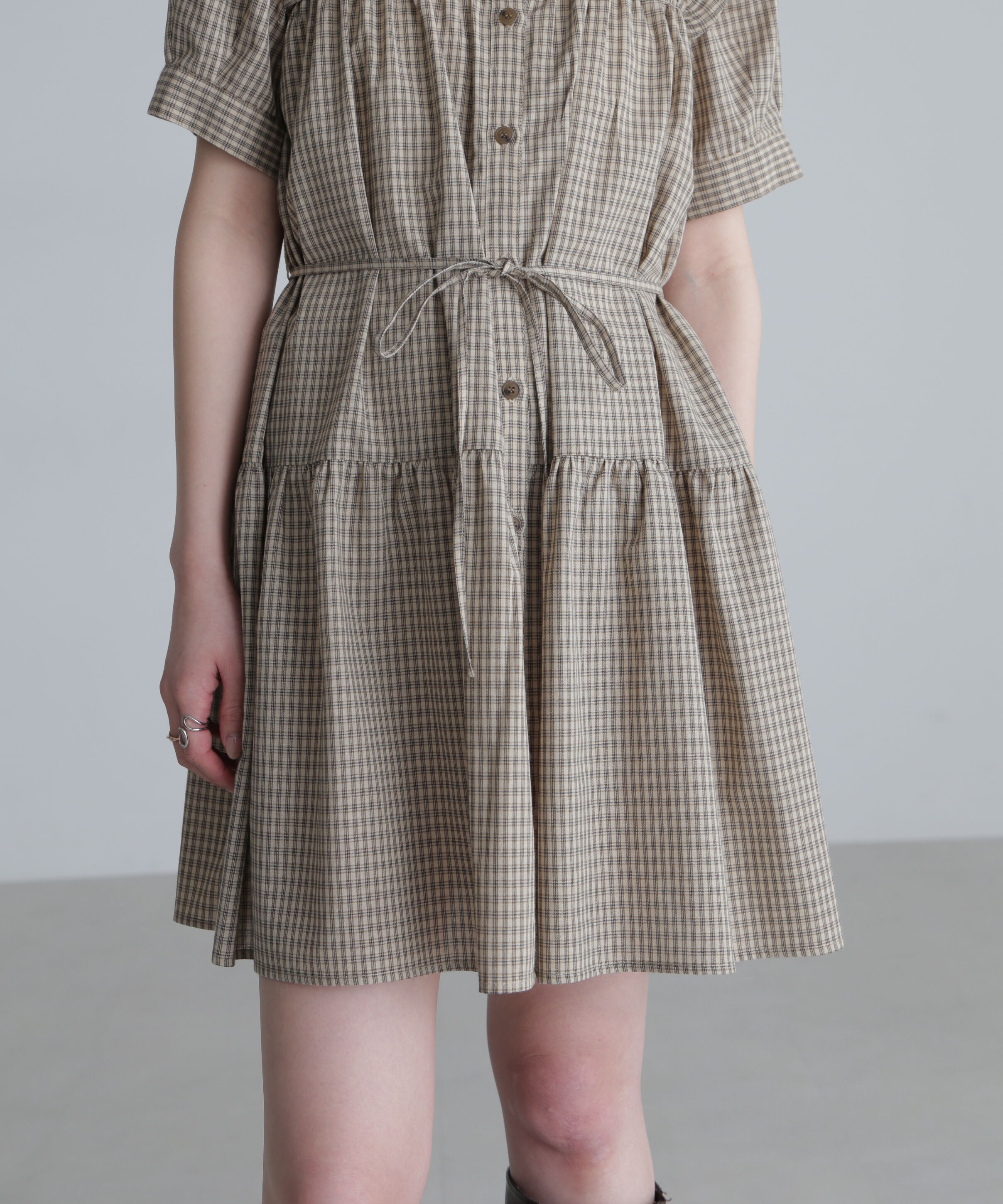  「ミニチェック肩フリルティアードミニワンピース」|ワンピース|