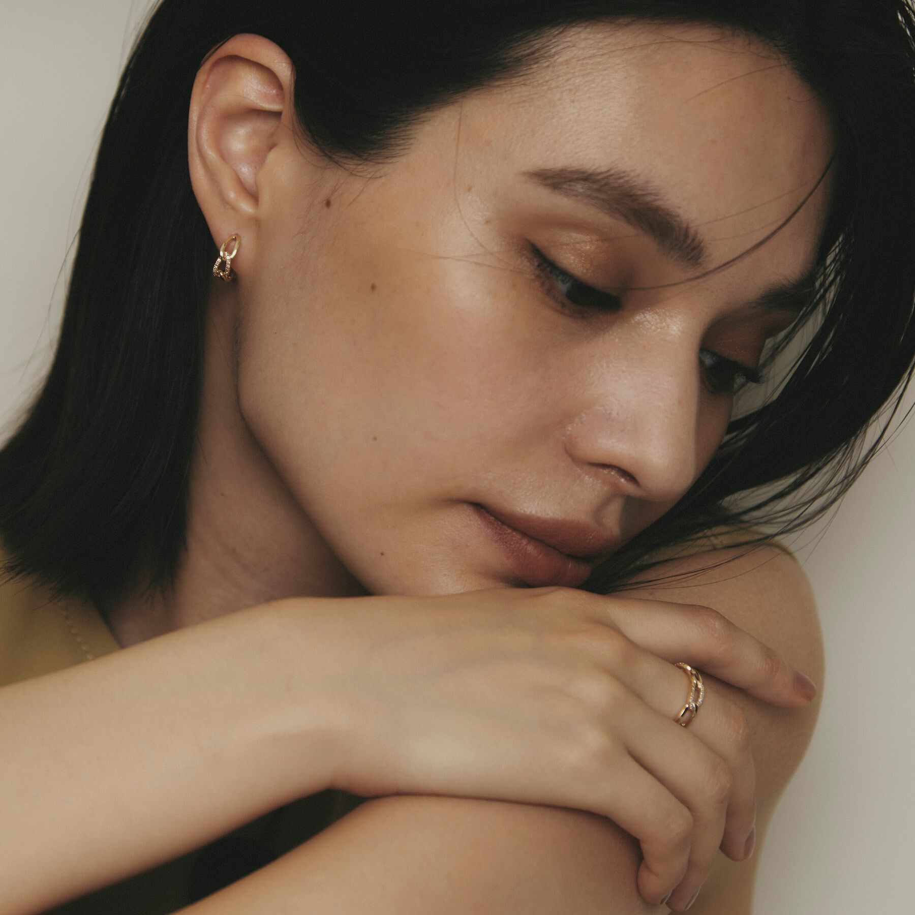 COCOSHNIK「K10ダイヤモンド キヘイチェーンモチーフ スタッドピアス」|ピアス|