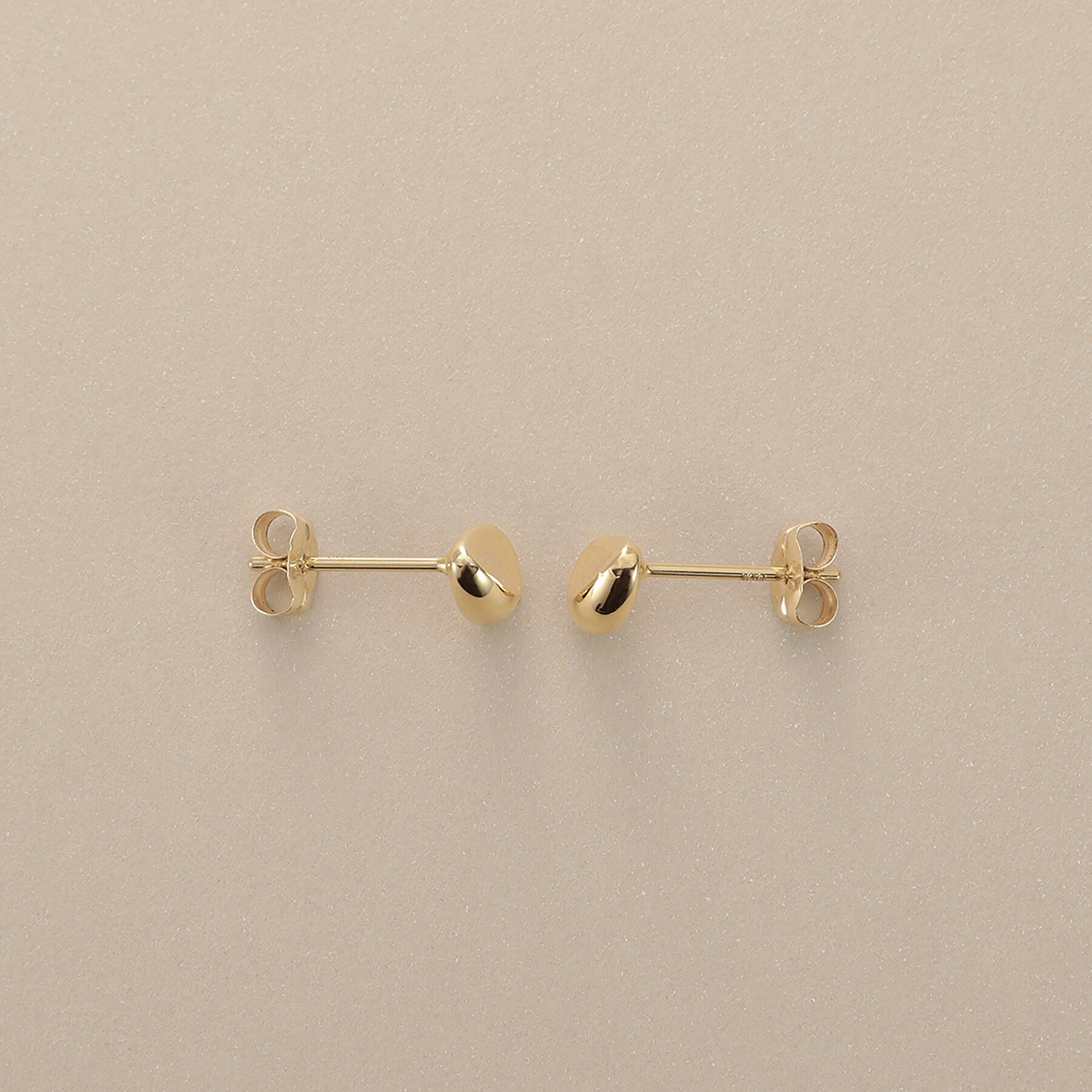 COCOSHNIK「K10【サステナブル】ペアシェイプ スタッドピアス」|ピアス|