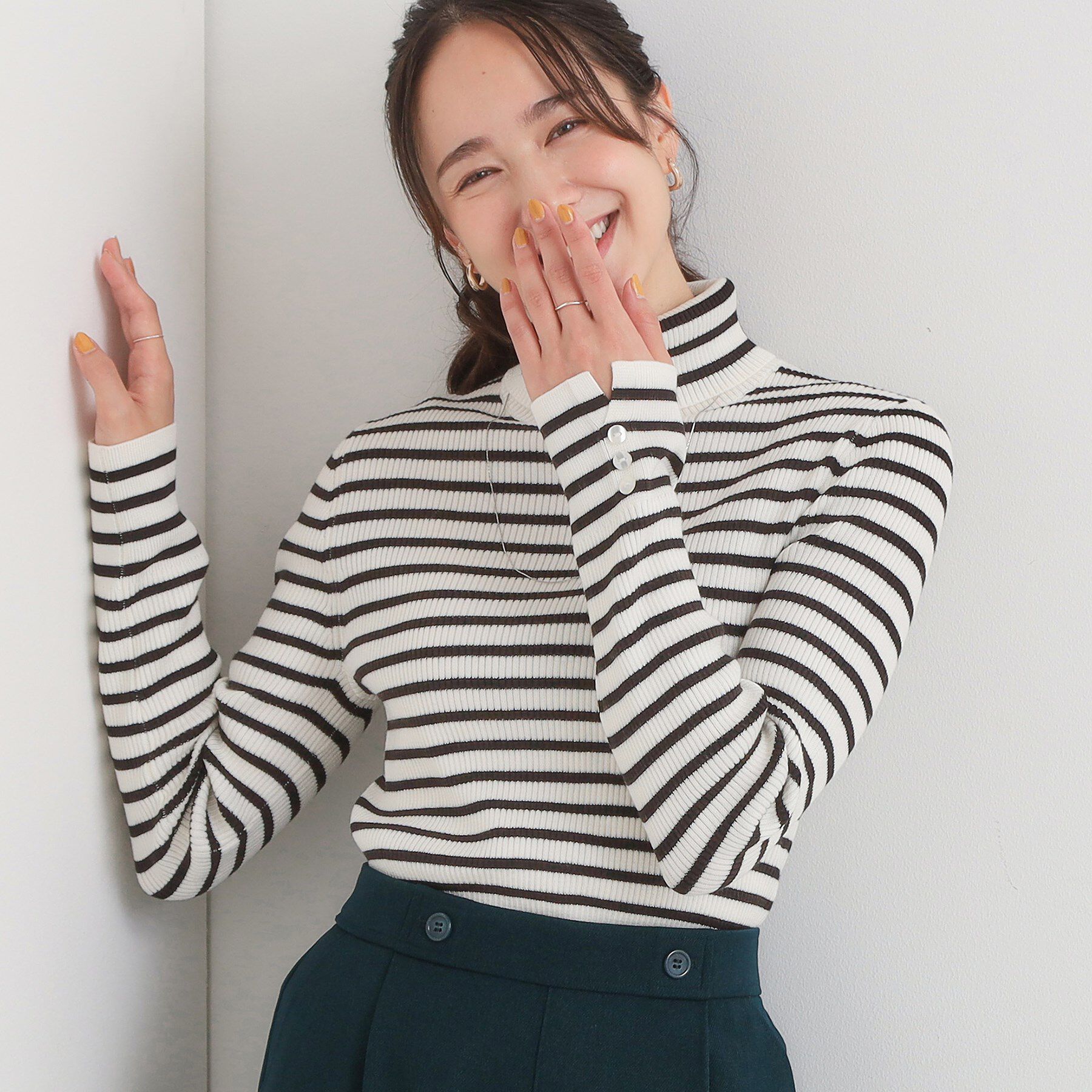 SHOO･LA･RUE「【絶妙なゆるピタ/洗濯機可】ちくちくしにくい リブタートルネック やわらかニット【CIRCRIC】」|ニット・セーター|オフホワイト(303