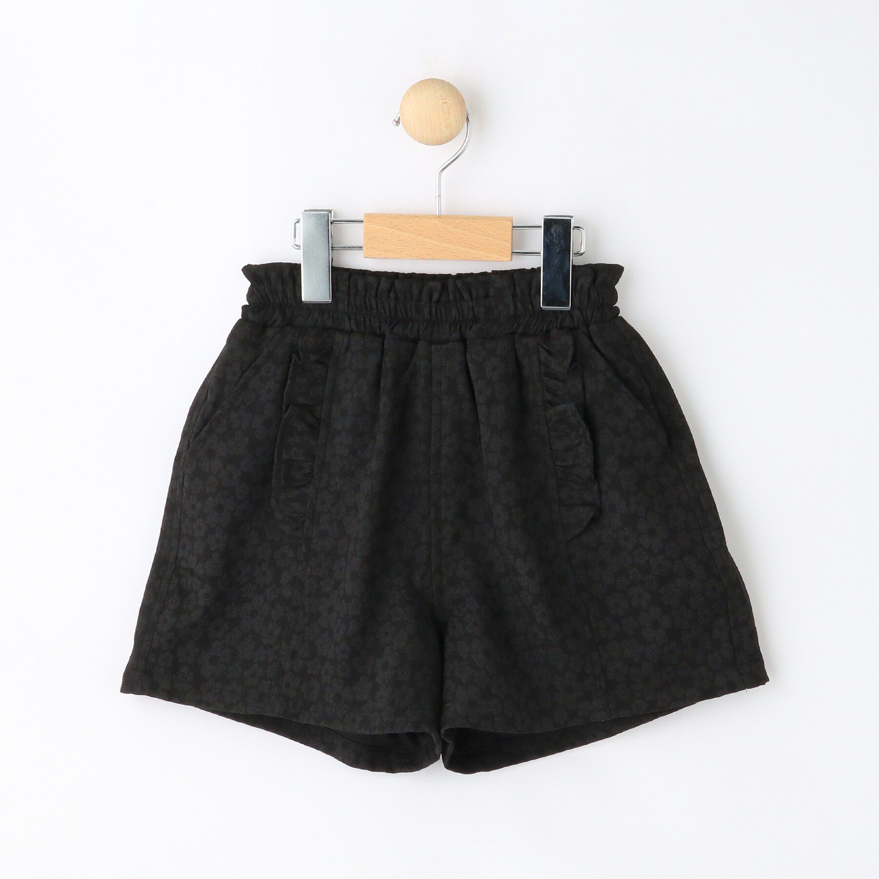 SHOO･LA･RUE「【100-140cm】花柄フリルショートパンツ」|キュロット|ブラック(019)