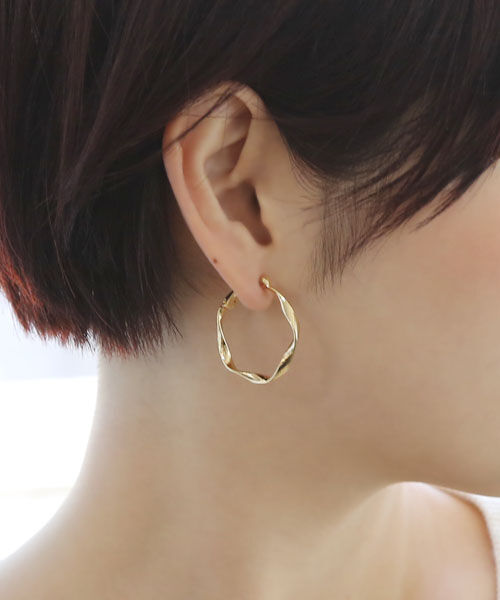 colleca la「ねじりフープイヤリング」|イヤリング|ゴールド
