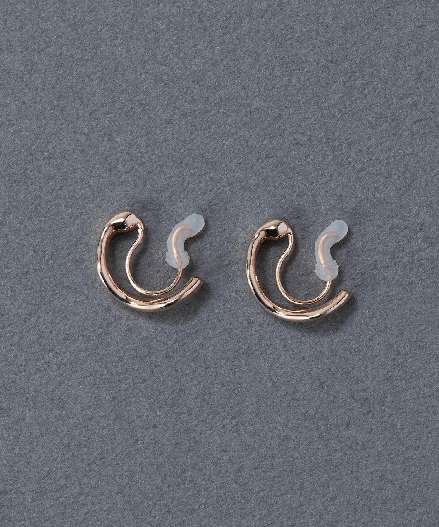 Phoebe「【痛くないシリーズ/金属アレルギー対応】リップルフープライトフィットイヤリング」|イヤリング|