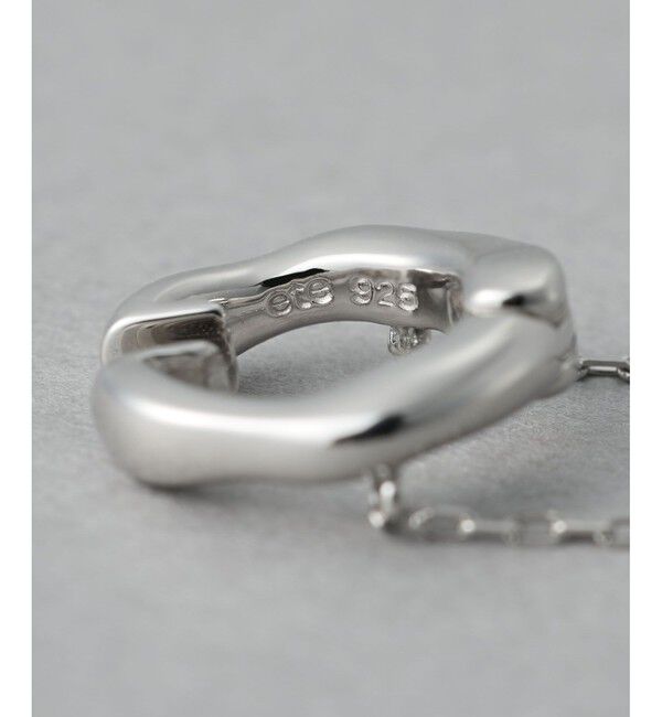 ete「ドレープ ハグイヤリング」|イヤリング|