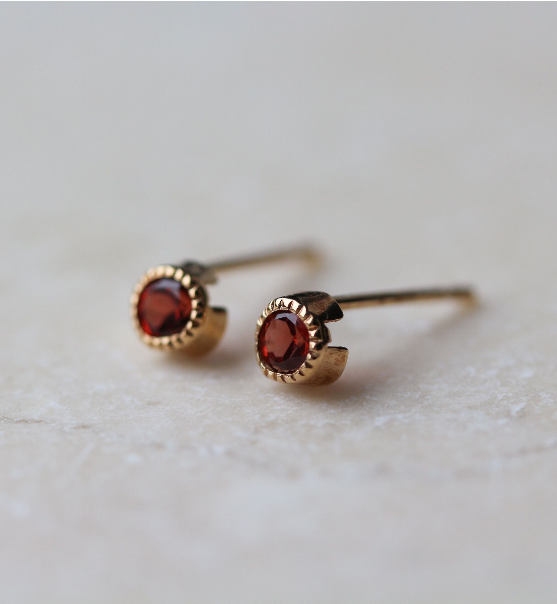  「ガーネット ピアス | K10YG 」|ピアス|