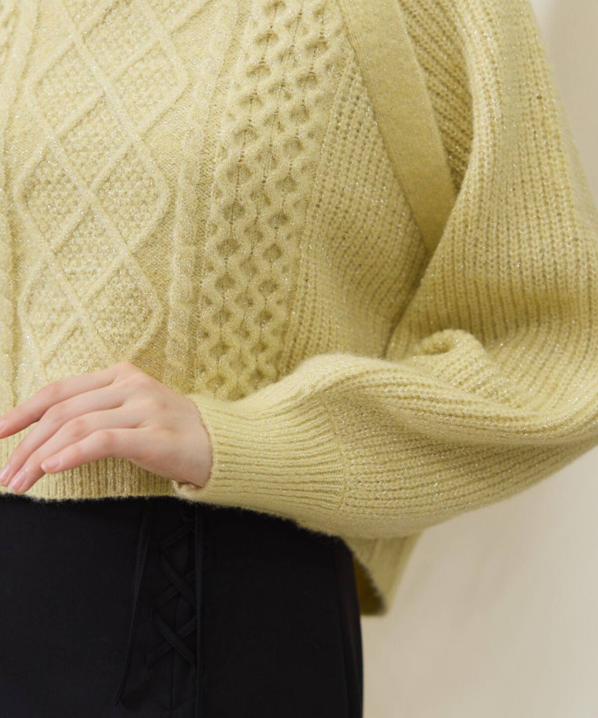 アンドクチュール「ラメケーブルクロップドプルオーバー」|ニット・セーター|