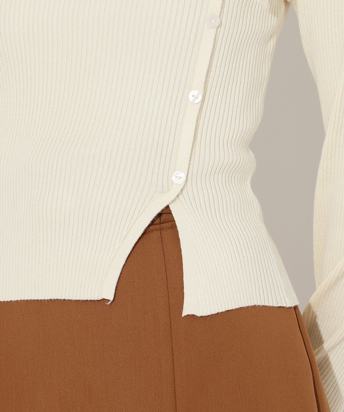 アンドクチュール「アシメリボンスリットプルオーバー」|ニット・セーター|