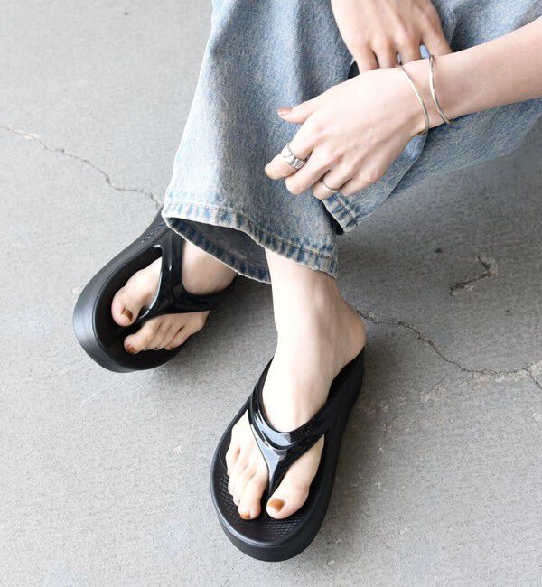 SHIPS any「OOFOS: OOMEGA ウーメガ トング サンダル」|サンダル|ブラック