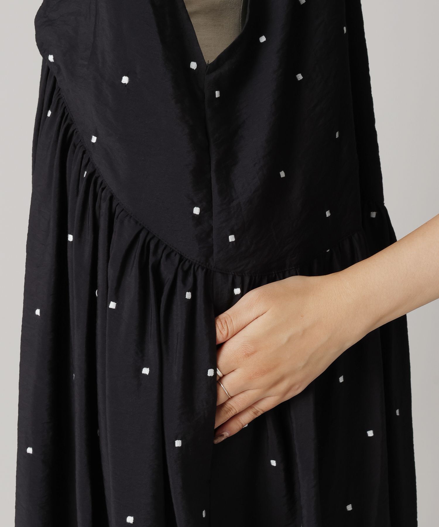 A part by 「ドットシシュウキャミワンピース」|ワンピース|