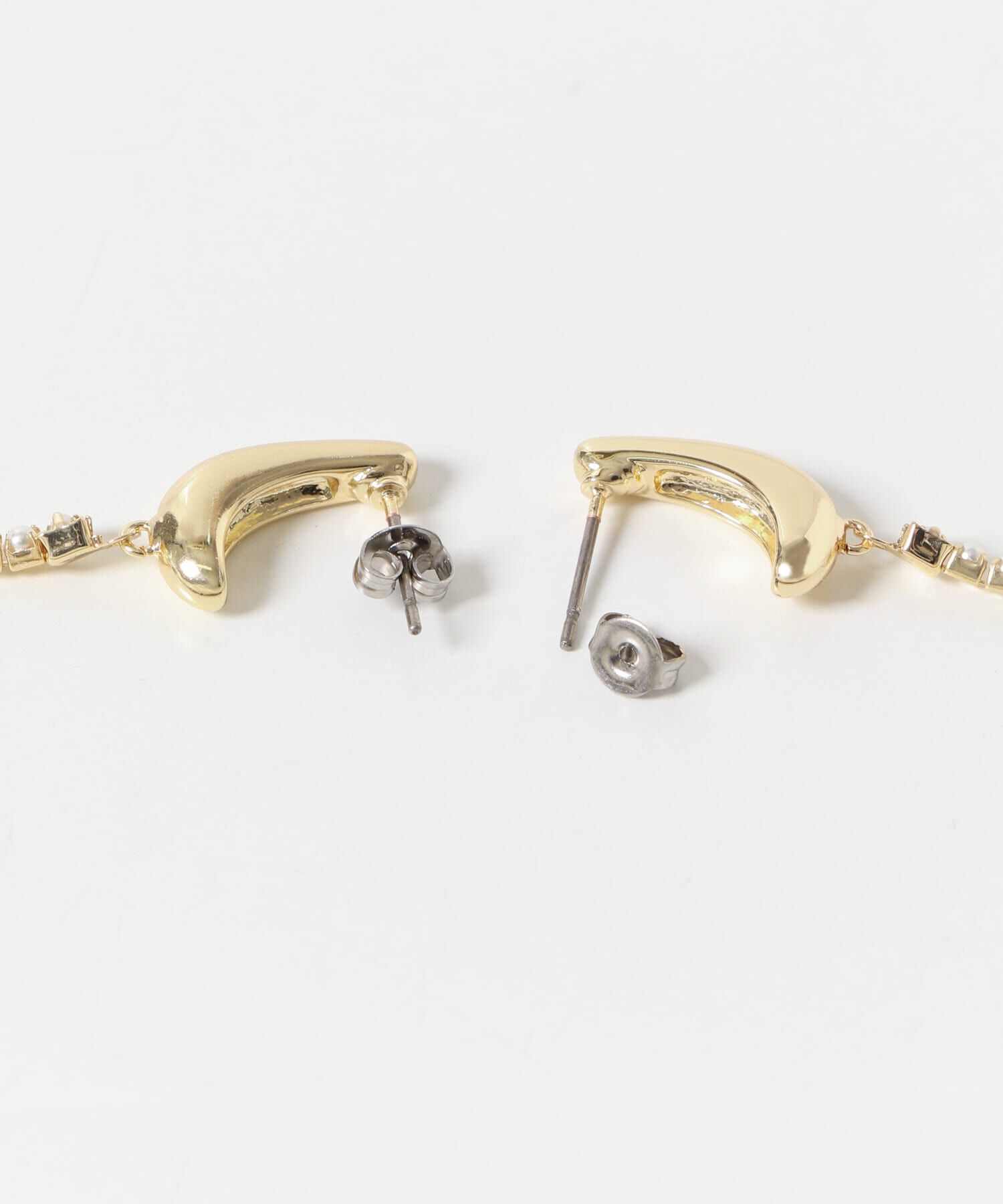 SMELLY「パールチェーンメタルカーブピアス」|ピアス|