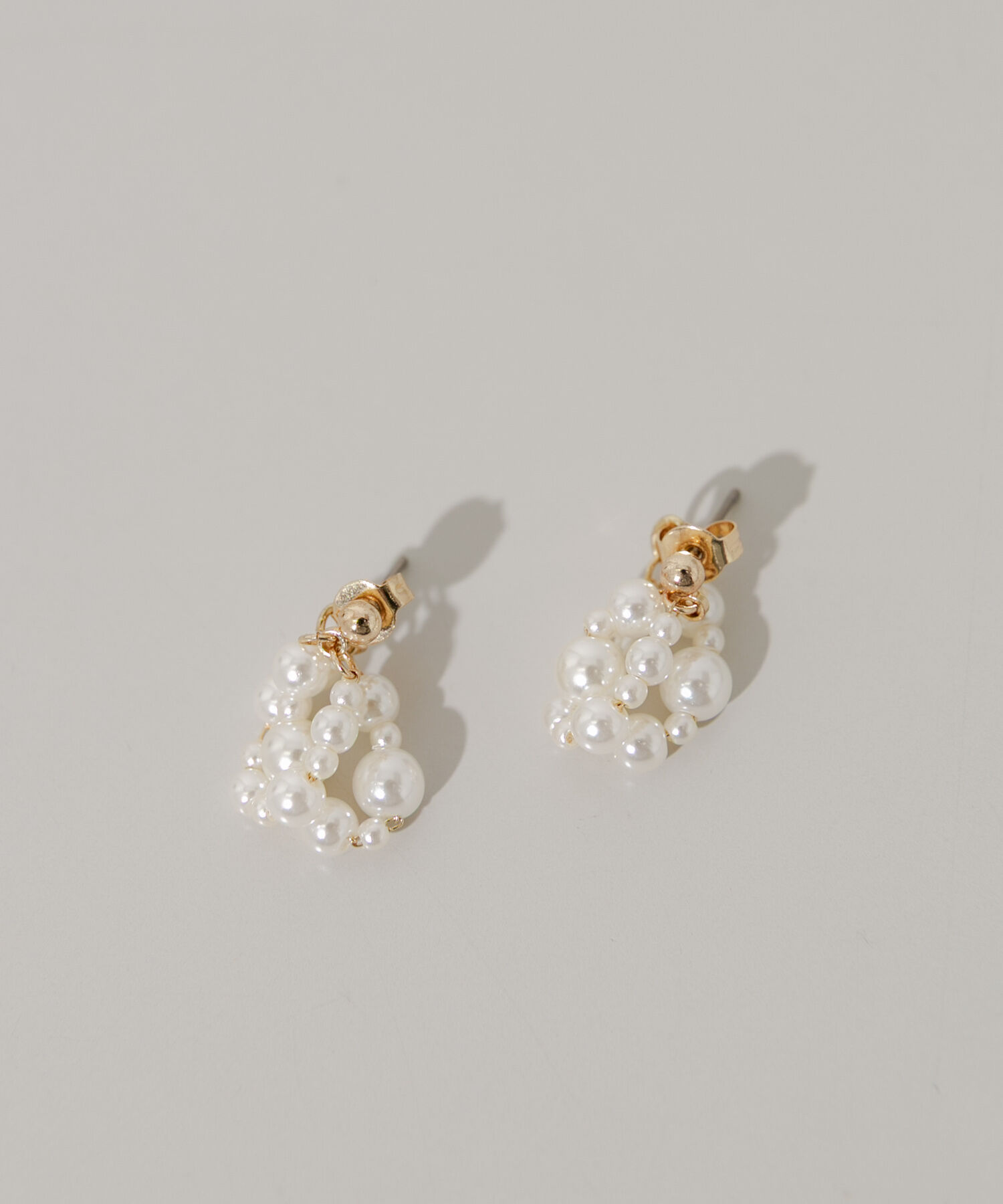 SMELLY「ランダムパールレイヤードピアス」|ピアス|