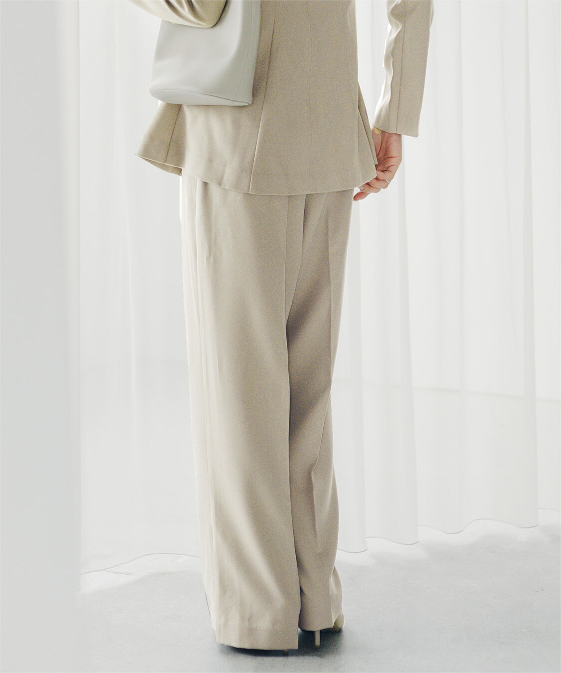 ur's「【小林有里さんコラボアイテム】ピンタックセンタープレスワイドパンツ」|スラックス|