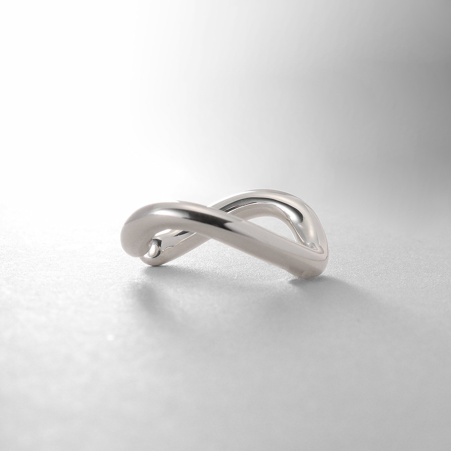 COCOSHNIK ONKITSCH「シルバー ボリュームSラインイヤーカフ」|イヤーカフ|