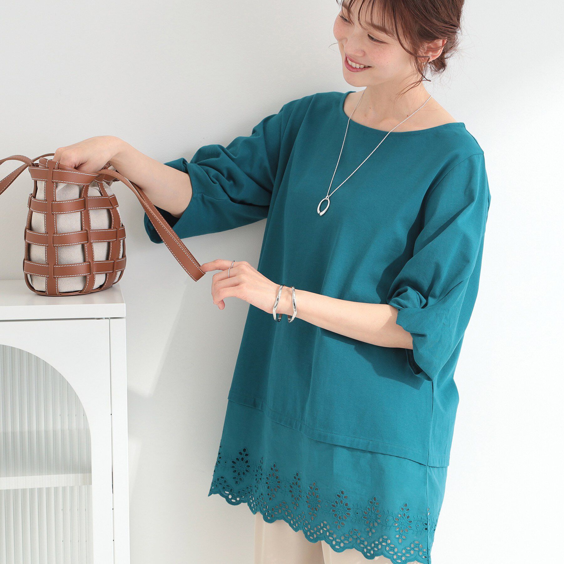 SHOO･LA･RUE「【洗濯機可/ひんやり/S-LL】裾レース切り替え ねじりお袖チュニック」|チュニック|ブルーグリーン(09
