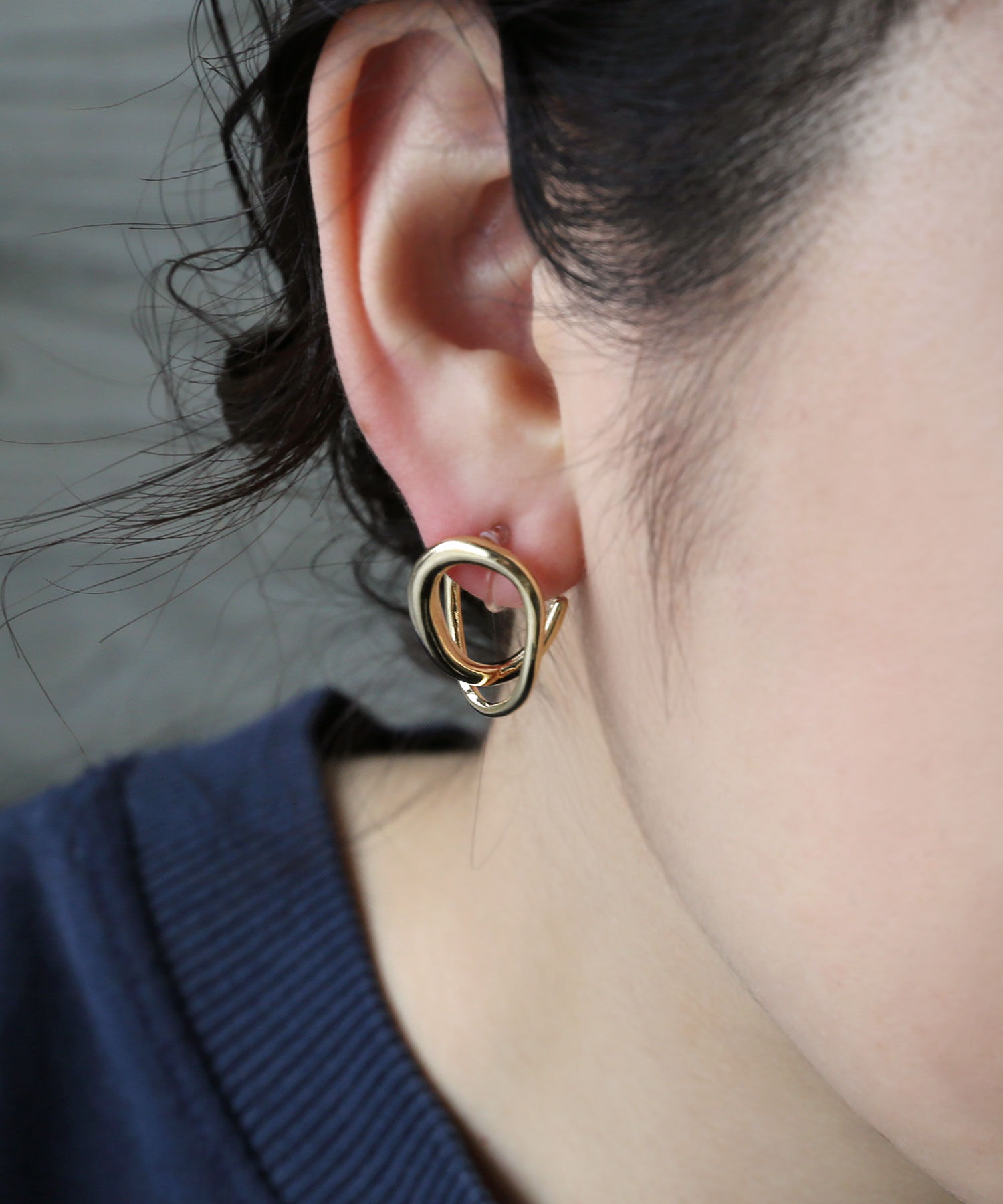 colleca la「ノンホール・ループライン樹脂イヤリング〈金属アレルギー対応〉」|イヤリング|