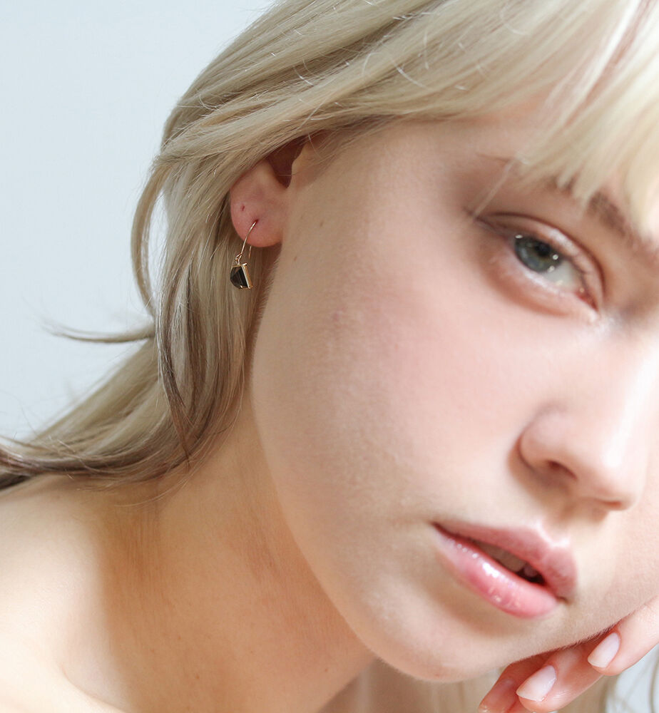  「カラーストーン スクエア フック ピアス | K10YG」|ピアス|