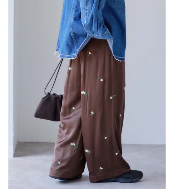 OUTDOOR PRODUCTS Usual Things「フラワーエンブロイダリーサテンイージーパンツ」|スラックス|