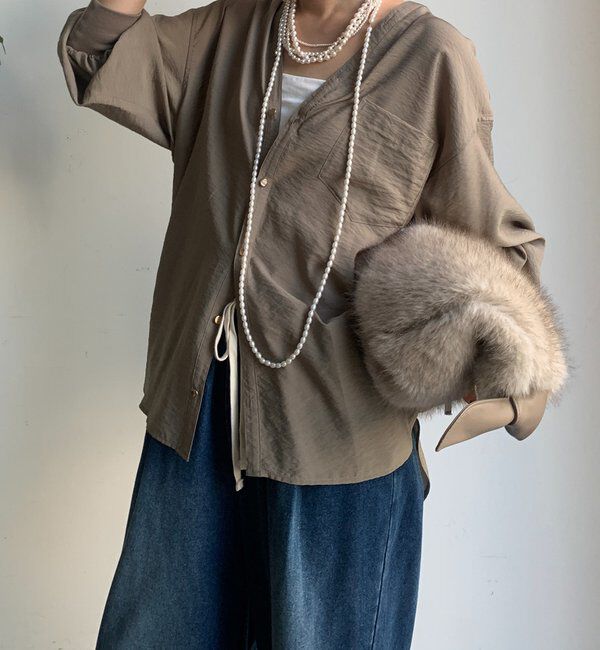  「【新色追加】GOLDボタンVVシャツ」|シャツ・ブラウス|