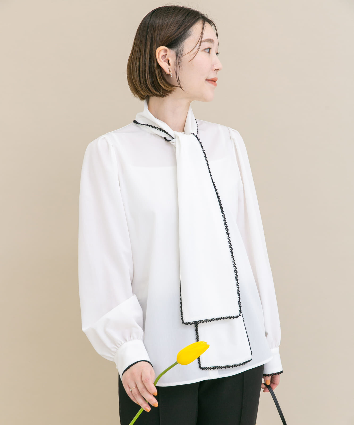 URBAN RESEARCH ROSSO「『WEB/一部店舗限定』トリミングボウタイブラウス」|シャツ・ブラウス|