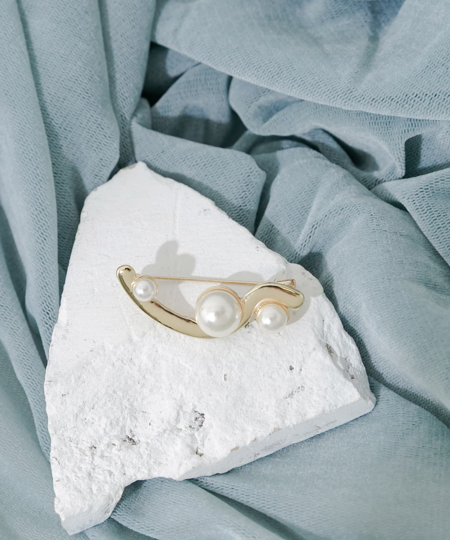 SMELLY「ウェーブパールブローチ」|ブローチ・コサージュ|