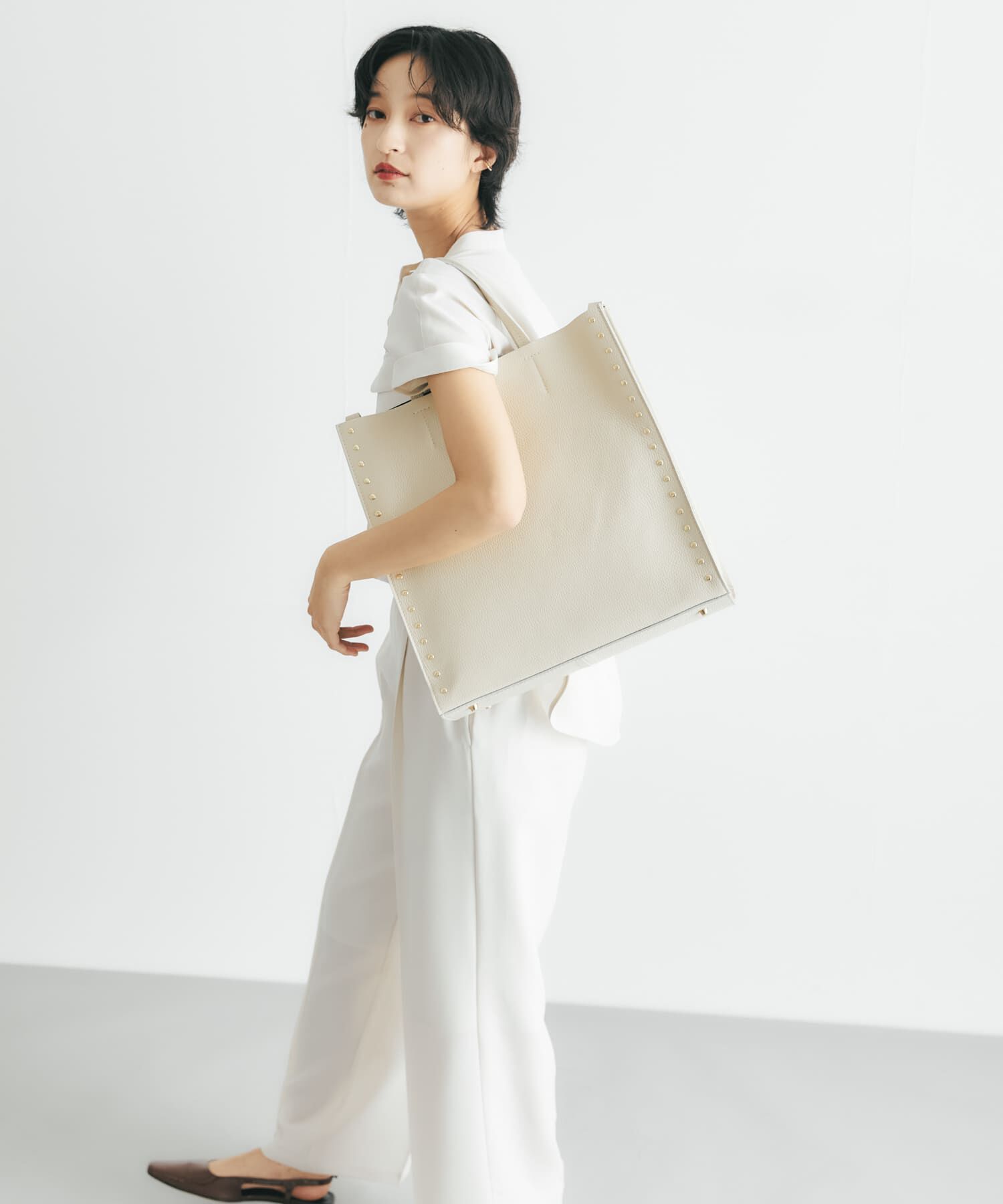 URBAN RESEARCH ROSSO「AULENTTI　スタッズスクエアバッグ」|ハンドバッグ|