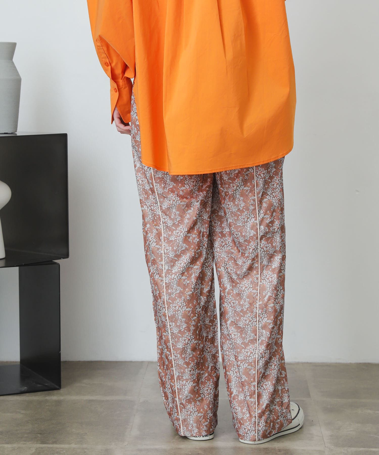 SENSE OF PLACE by URBAN RESEARCH「アートフラワーパイピングパンツ」|その他|