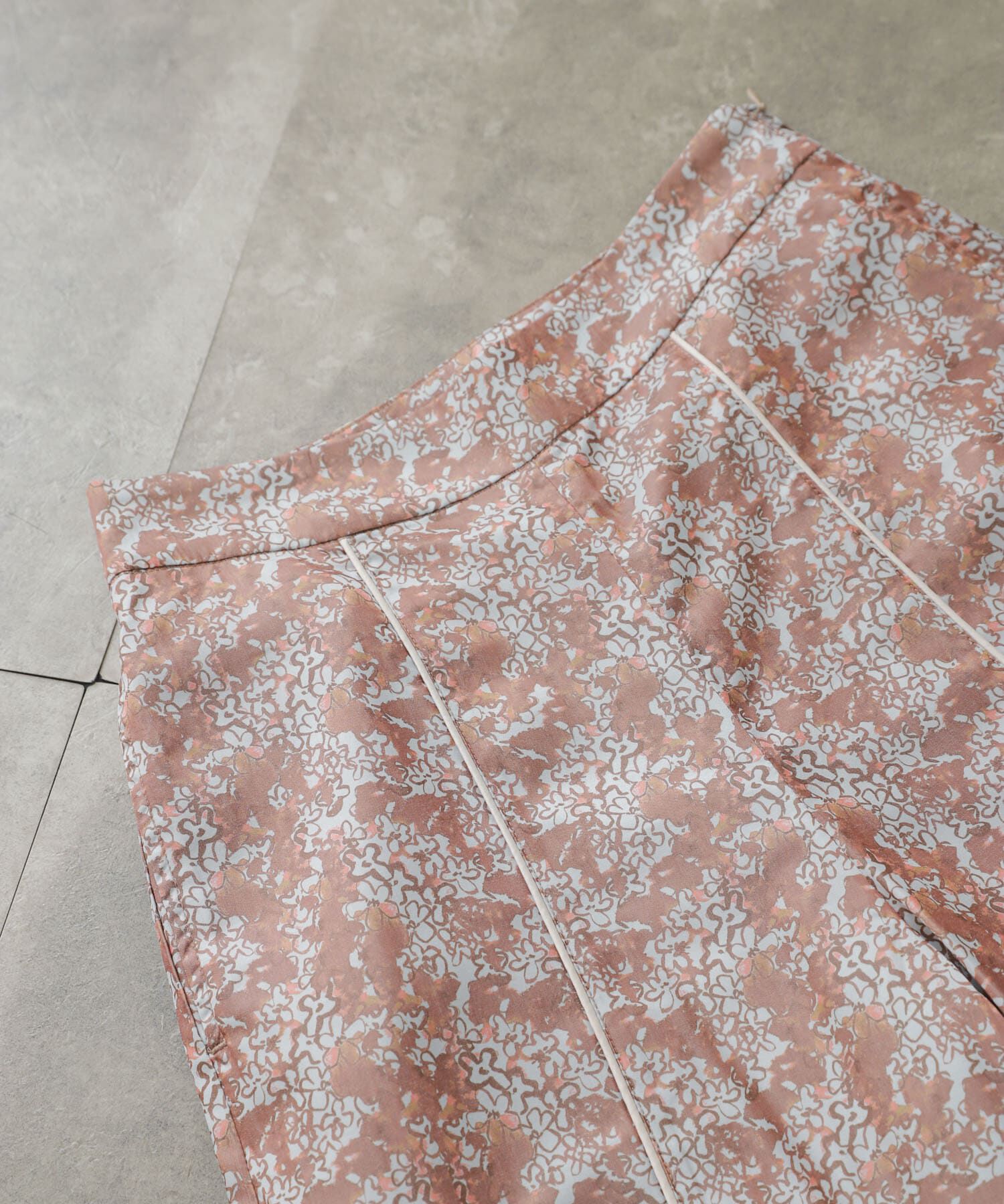 SENSE OF PLACE by URBAN RESEARCH「アートフラワーパイピングパンツ」|その他|