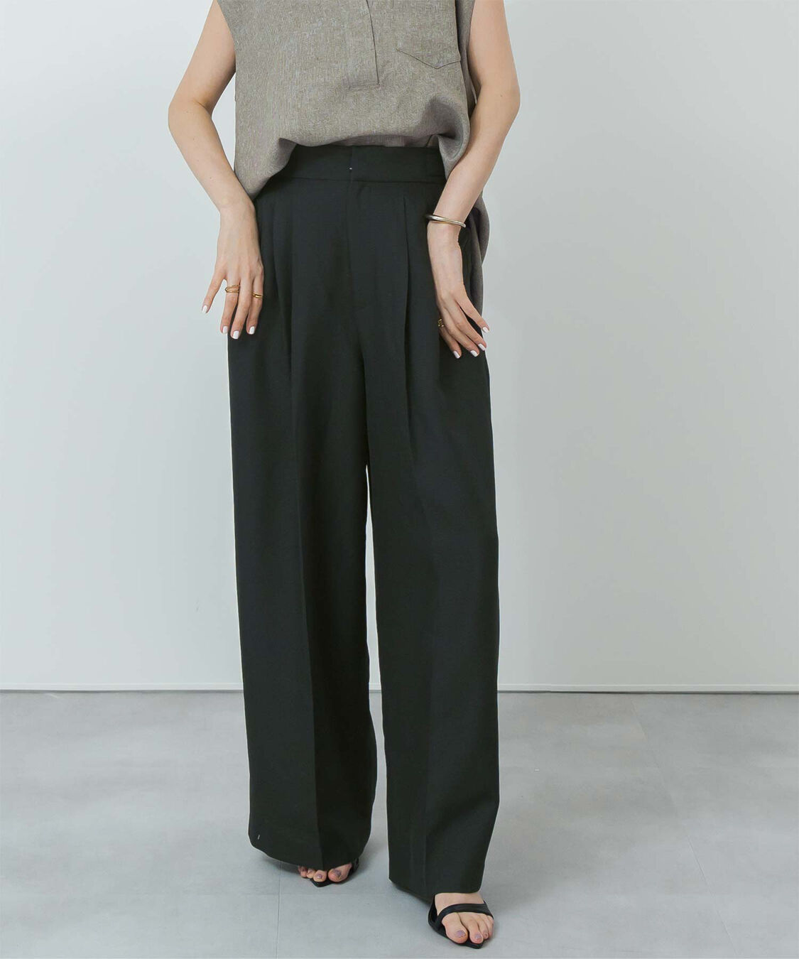 ur's「リネンライクサイドベルトデザインタックワイドパンツ」|スラックス|