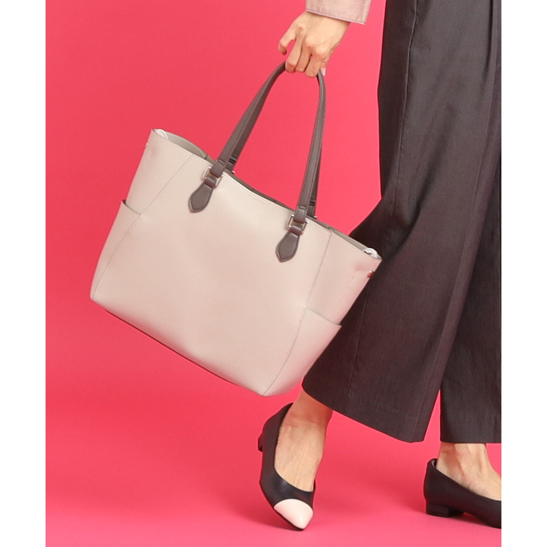 Reflect「【たっぷり収納！あおりポケット／WEB先行カラーあり】A4サイズトートバッグ」|トートバッグ|グレー(512)