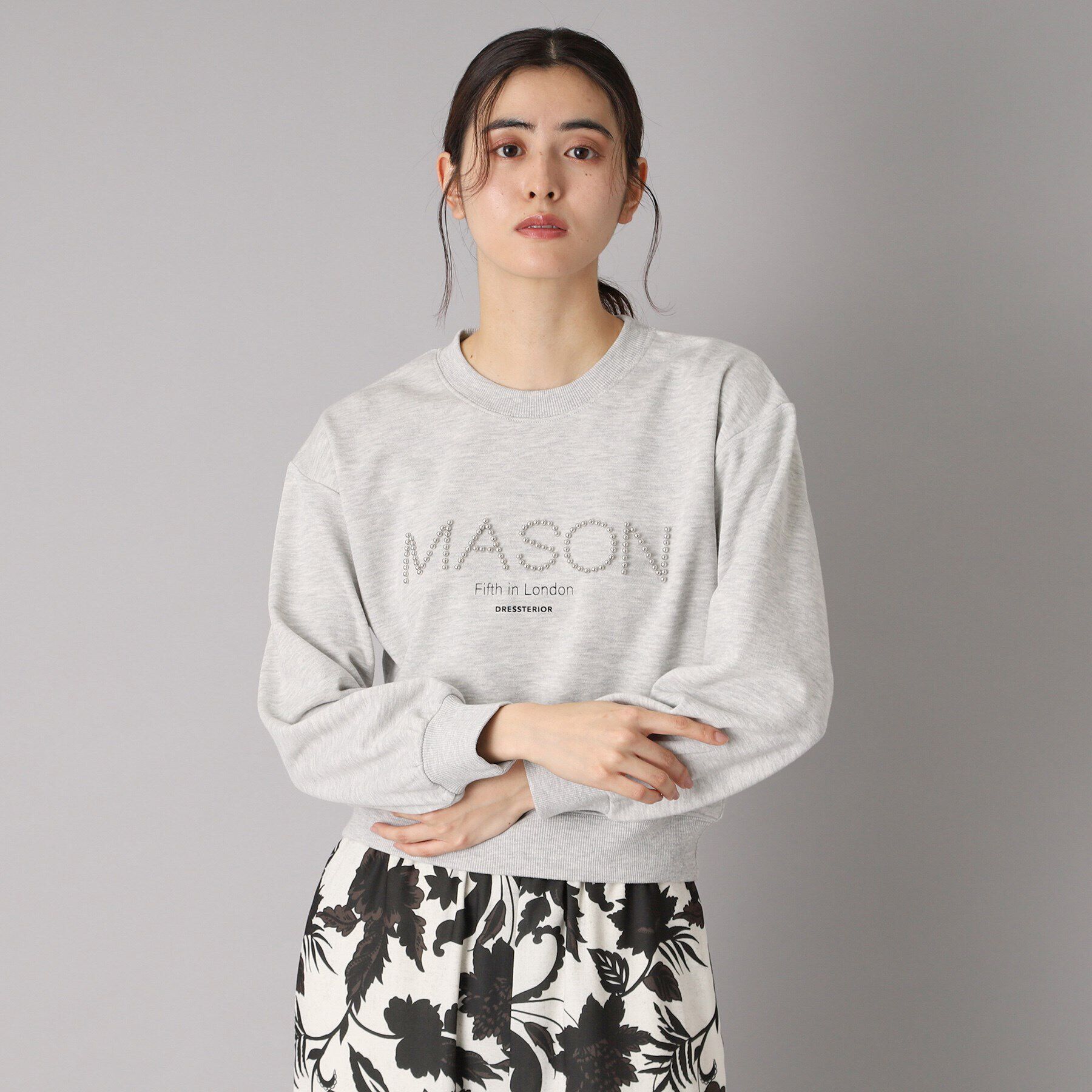 DRESSTERIOR「【洗える/ショート丈】メイソンスタッズロゴ裏毛プルオーバー」|パーカー|