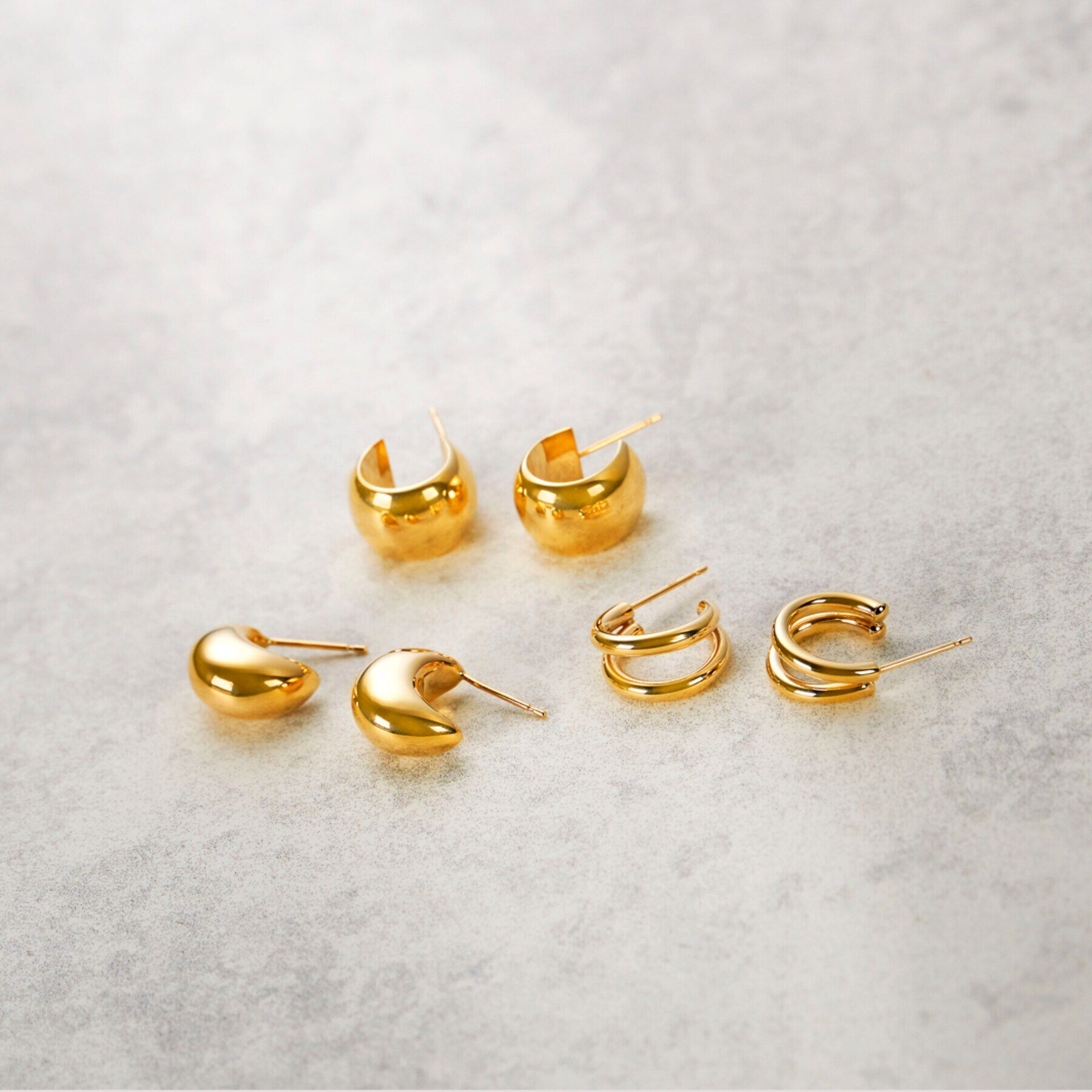 COCOSHNIK「K10中空ペアシェイプフープ スタッドピアス」|ピアス|