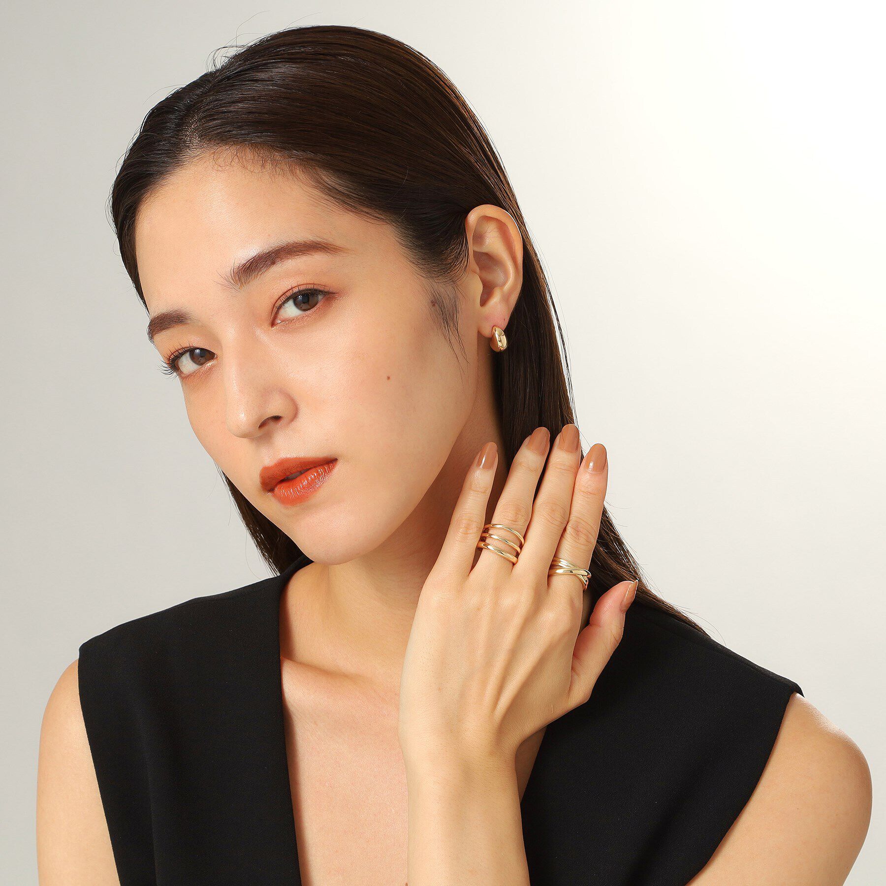 COCOSHNIK「K10中空ペアシェイプフープ スタッドピアス」|ピアス|