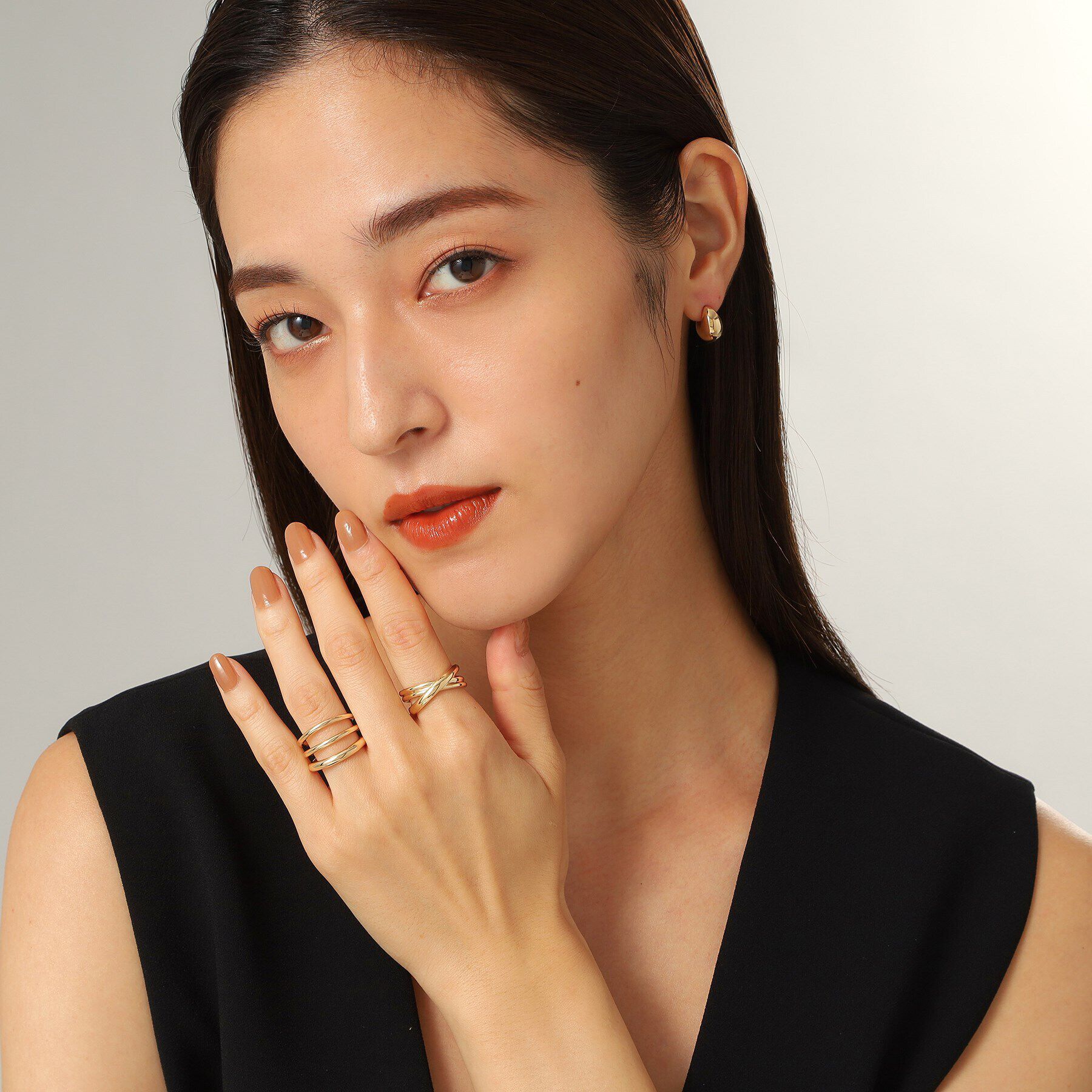 COCOSHNIK「K10中空ペアシェイプフープ スタッドピアス」|ピアス|