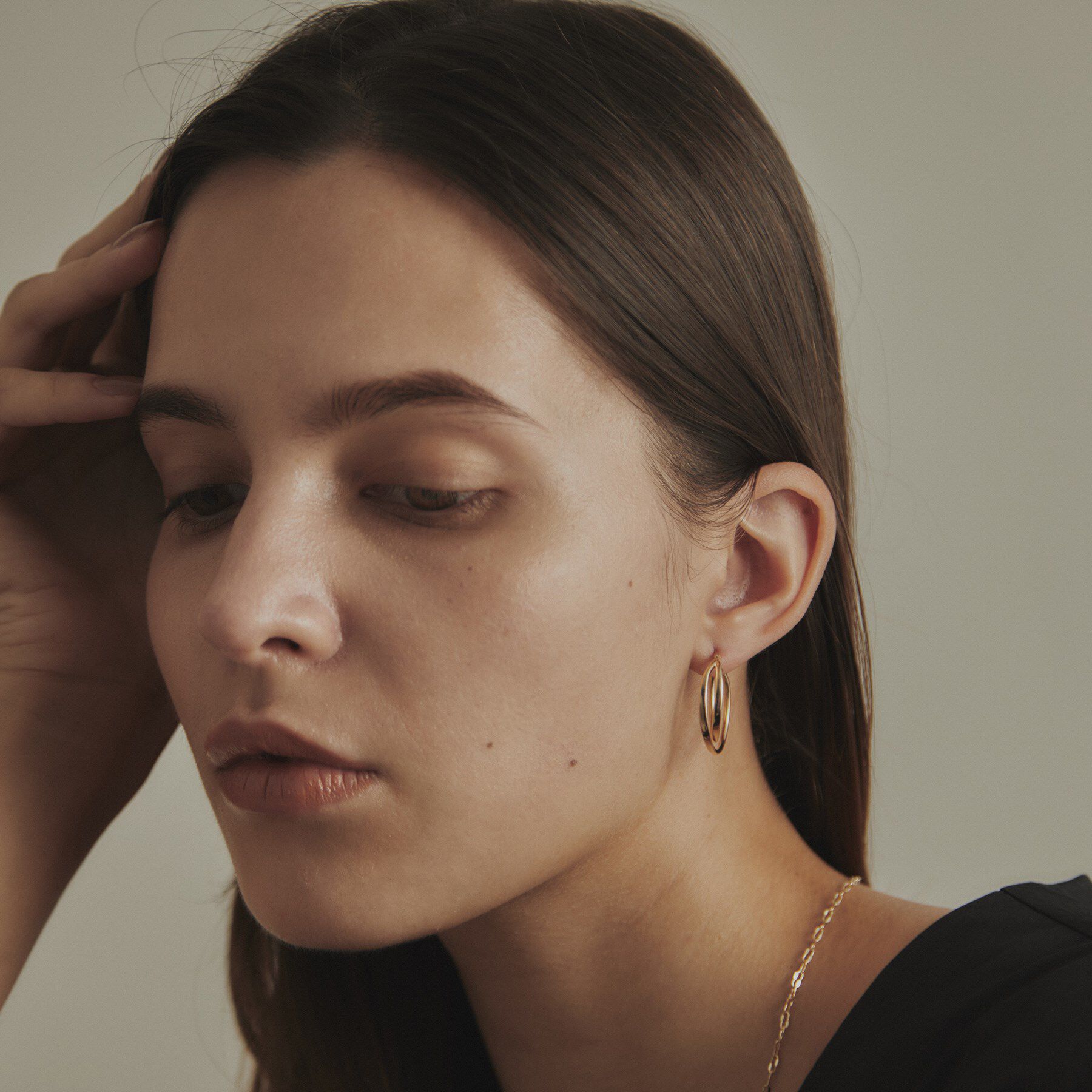 COCOSHNIK「K10中空クロスダブル フープピアス」|ピアス|