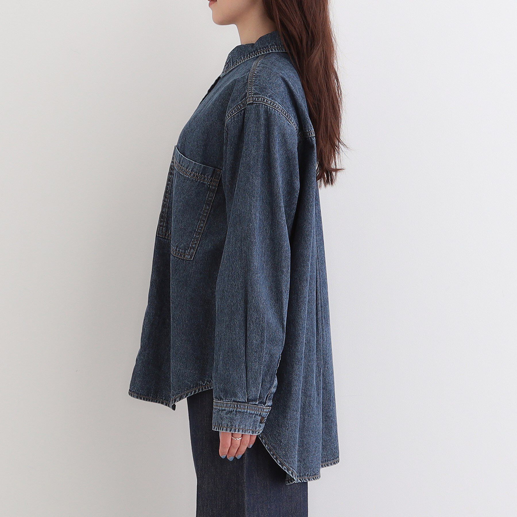 SHOO･LA･RUE「【洗濯機可/体型カバー】こなれ感をプラスする ライトオンスデニムシャツ」|シャツ・ブラウス|