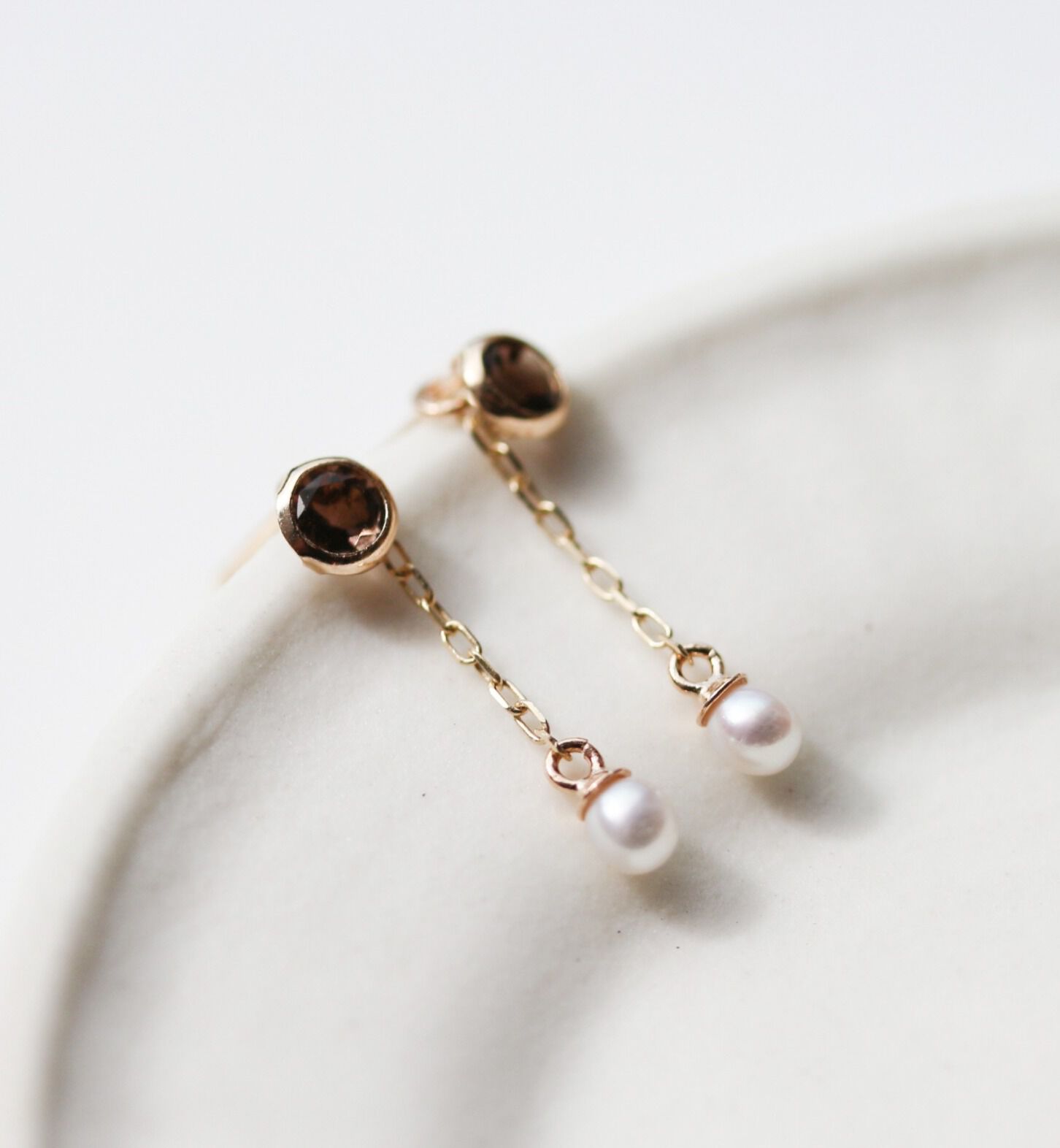 「スモーキークォーツ / パール ピアス | K10YG」|ピアス|K10 イエローゴールド