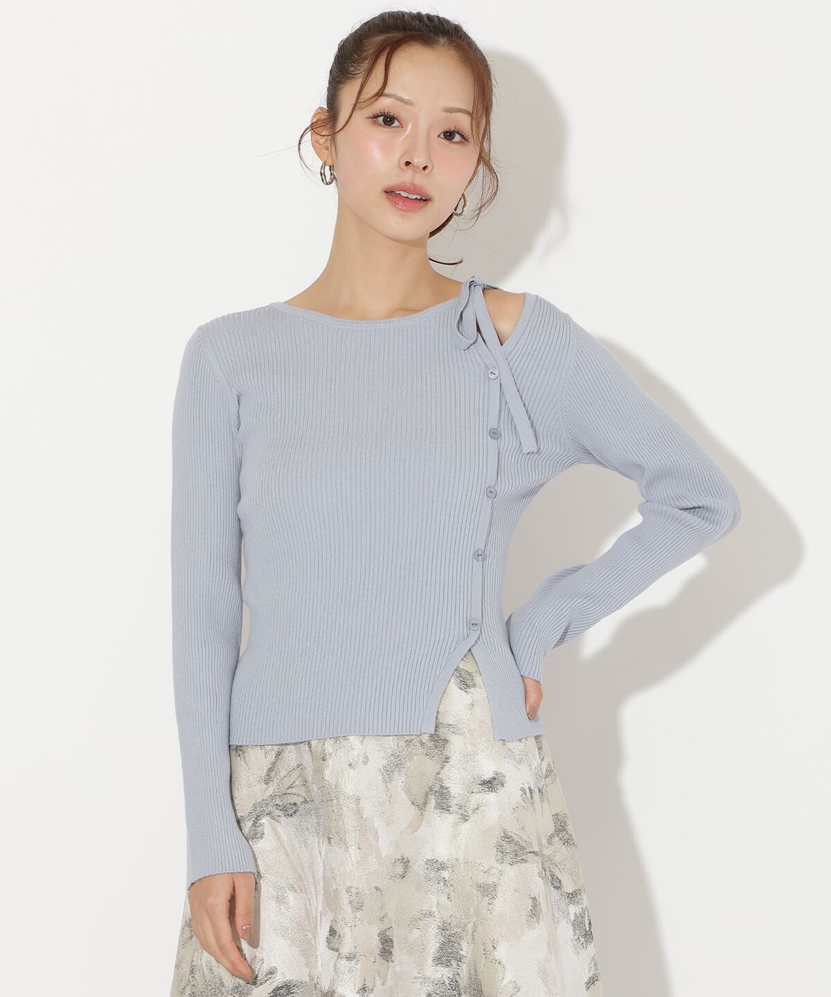 アンドクチュール「アシメリボンスリットプルオーバー」|ニット・セーター|