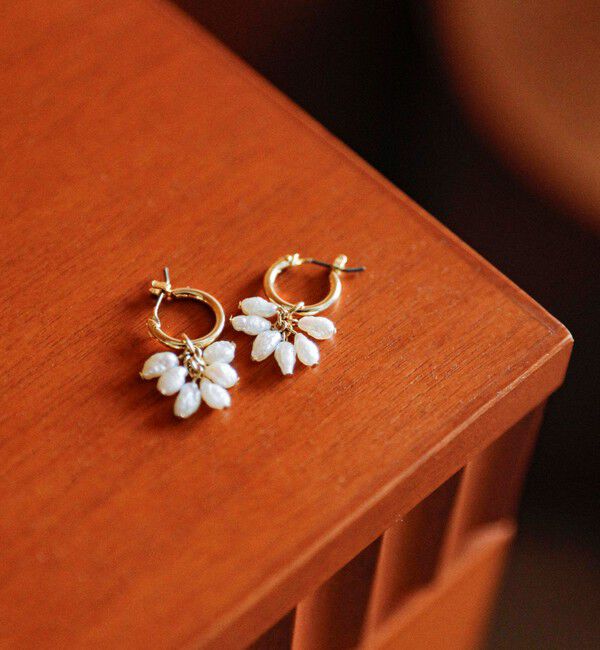quaranciel「quaranciel: ミニ 淡水パール フラワーデザイン フープ ピアス」|ピアス|