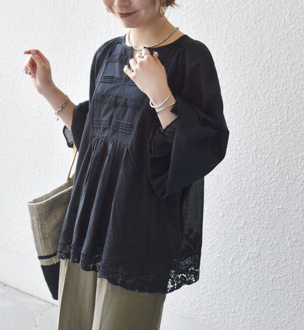 SHIPS any「SHIPS any:〈手洗い可能〉コットン レース ヘム キーネック ギャザー ブラウス」|シャツ・ブラウス|ブラック