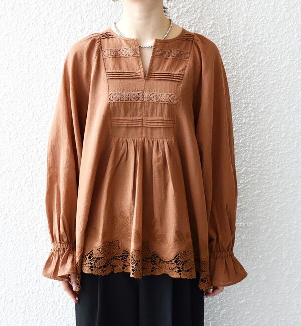 SHIPS any「SHIPS any:〈手洗い可能〉コットン レース ヘム キーネック ギャザー ブラウス」|シャツ・ブラウス|