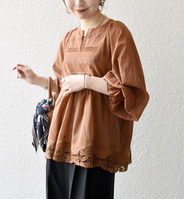 SHIPS any「SHIPS any:〈手洗い可能〉コットン レース ヘム キーネック ギャザー ブラウス」|シャツ・ブラウス|