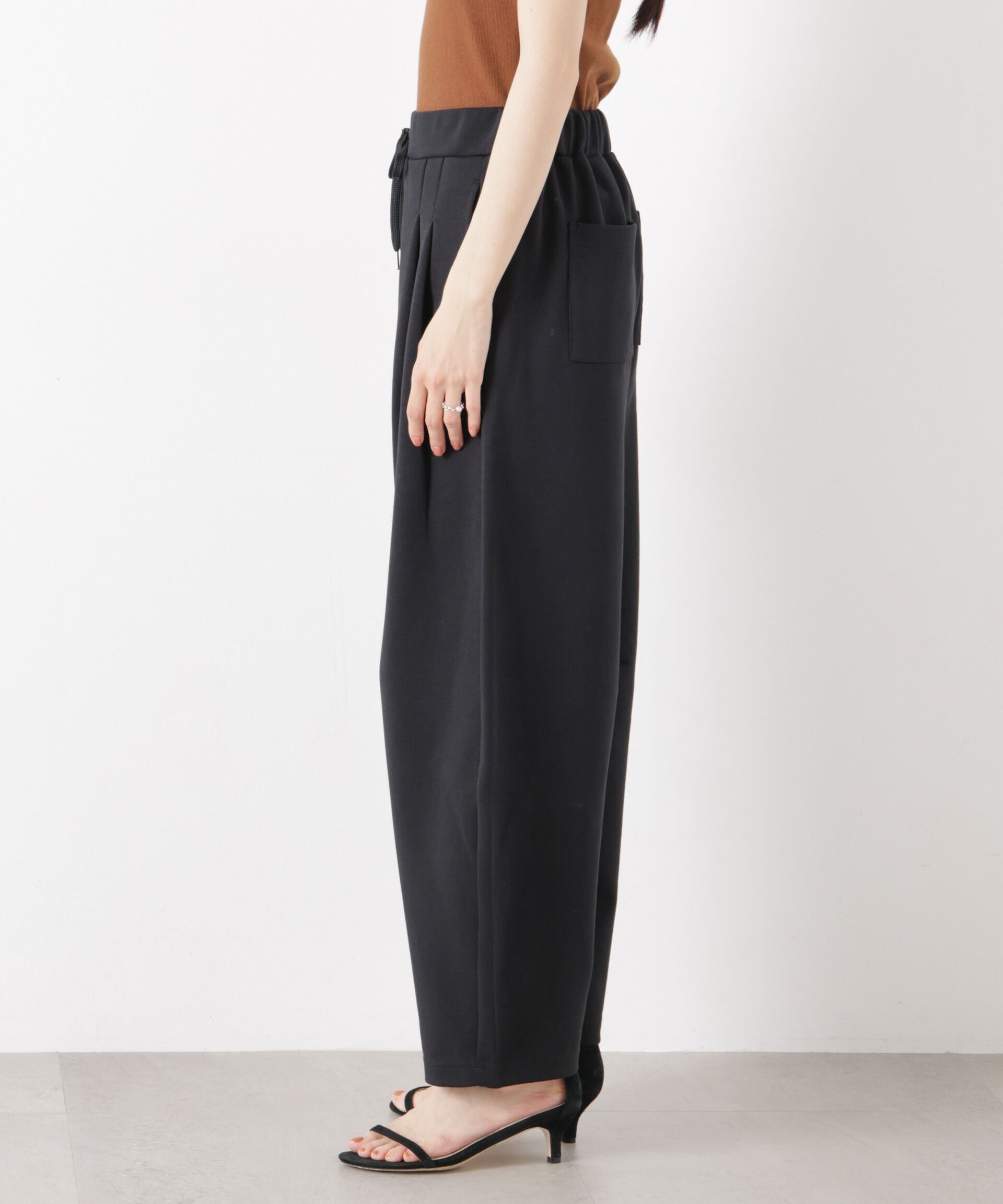 nano･universe「接触冷感ダンボールカットカーブシルエットパンツ(セットアップ可)」|チノ|