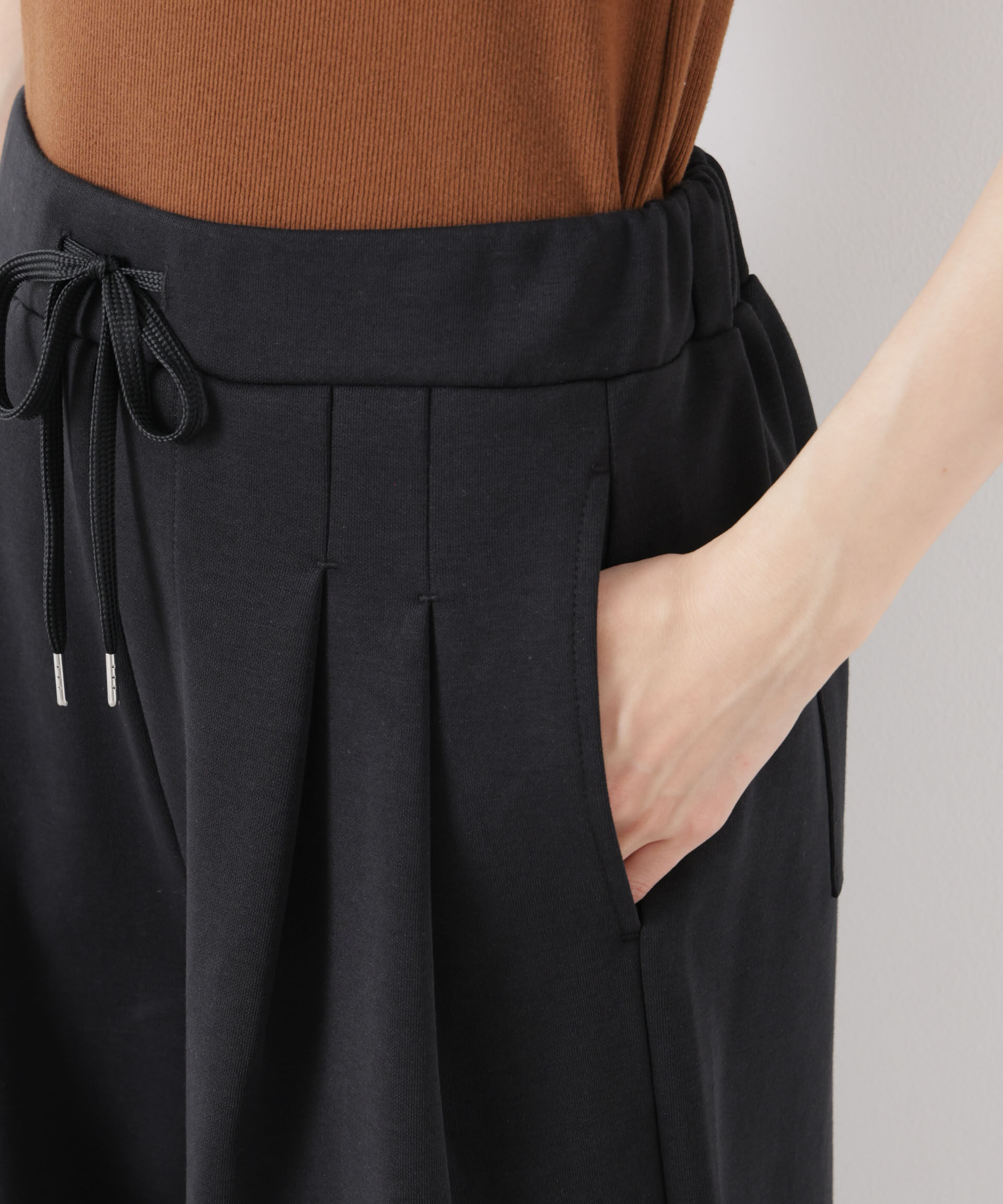 nano･universe「接触冷感ダンボールカットカーブシルエットパンツ(セットアップ可)」|チノ|