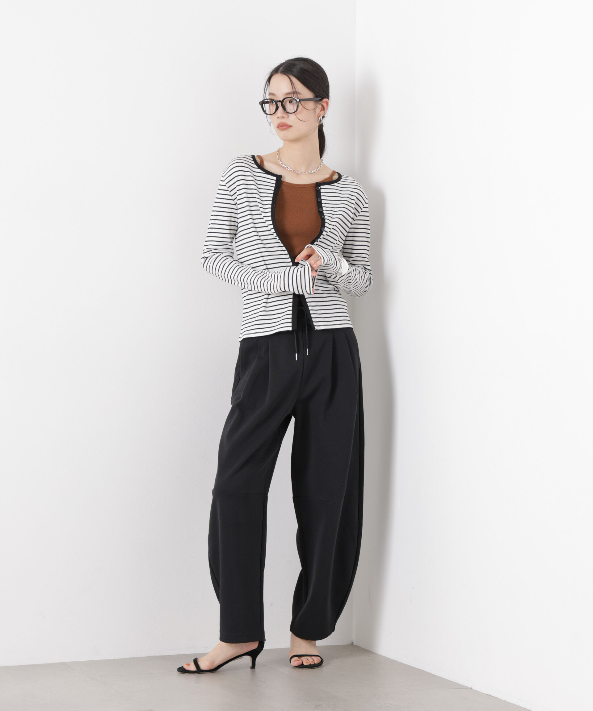 nano･universe「接触冷感ダンボールカットカーブシルエットパンツ(セットアップ可)」|チノ|