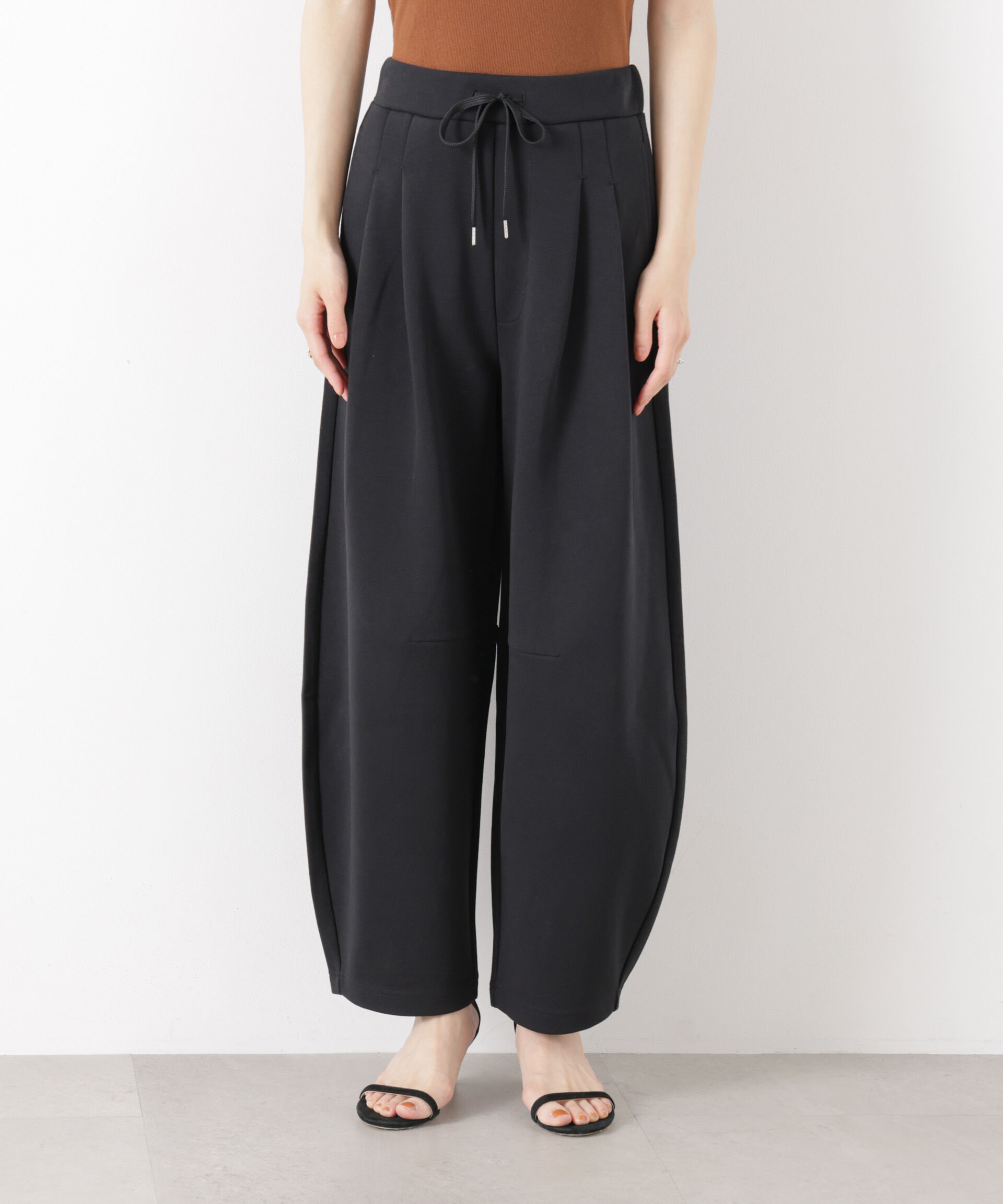 nano･universe「接触冷感ダンボールカットカーブシルエットパンツ(セットアップ可)」|チノ|