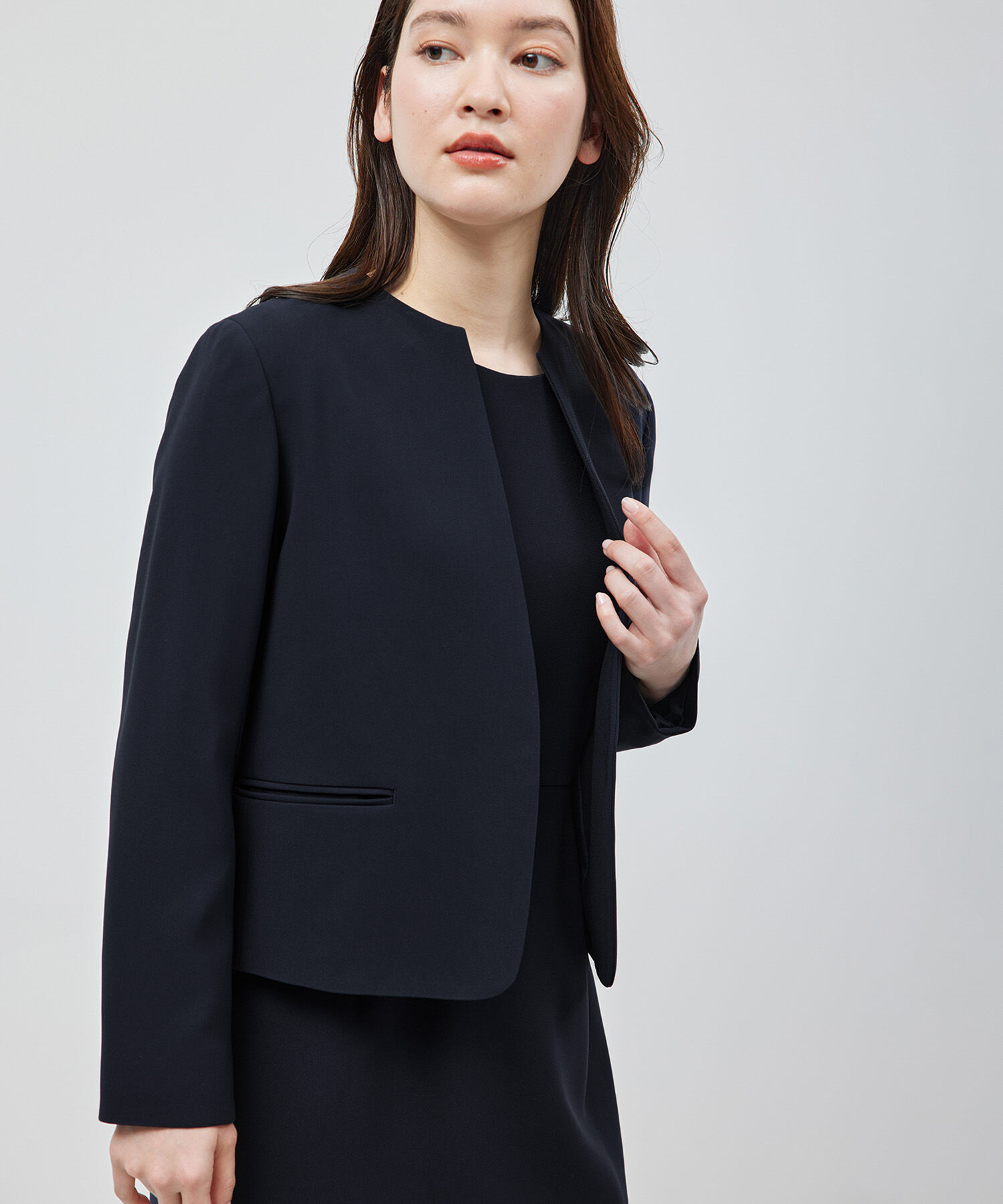 ROPE「トリアセテートダブルクロス クルーネックジャケット【セレモニー/通勤対応】【洗える】」|ノーカラージャケット|