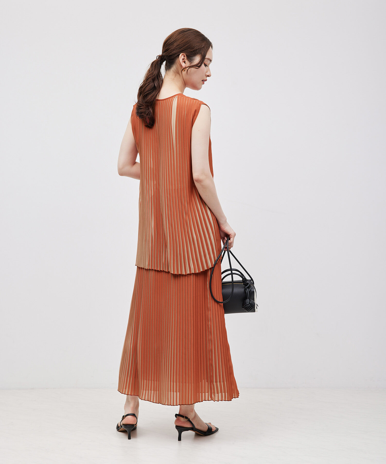 ROPE「プリーツノースリーブブラウス（バイカラー／無地）【メディア掲載】」|シャツ・ブラウス|