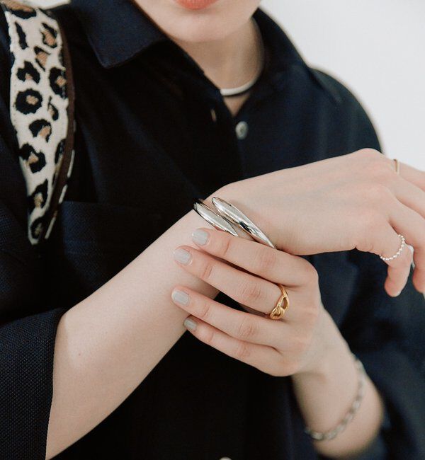  「【洗練された印象に】バネバングル」|ブローチ・コサージュ|